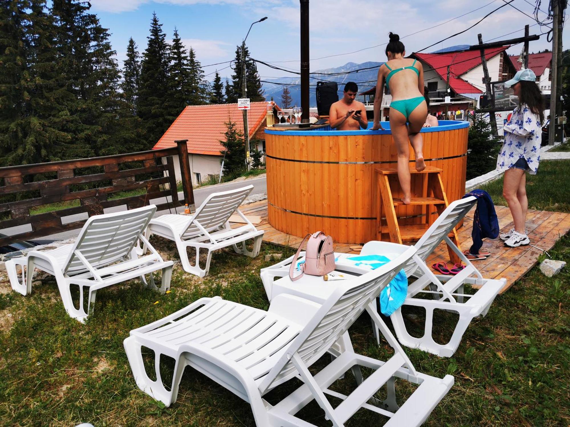 Camere De Inchiriat Centru Ski 兰卡 外观 照片